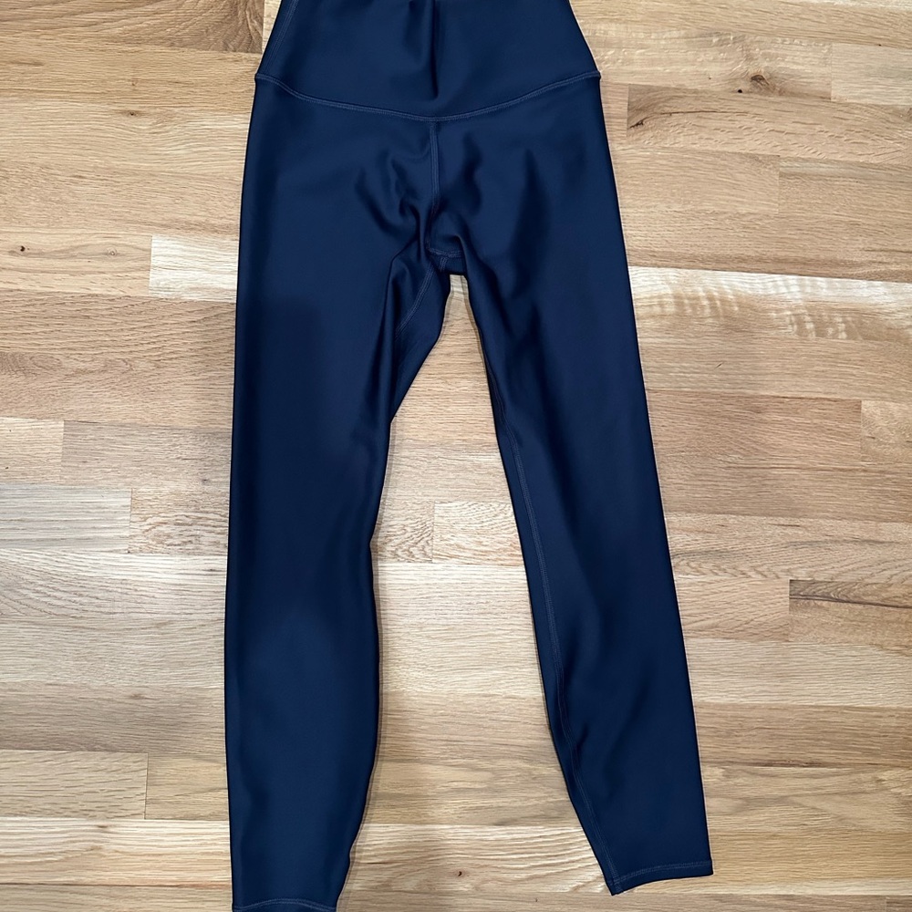 NWOT Alo Yoga 7/8 Highwaist Airlift Legging Navy Sz Small
